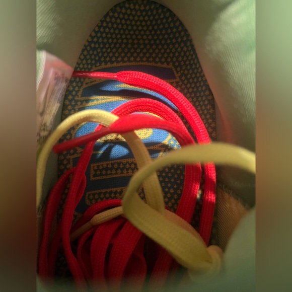 Kobe 6 Grinch Size 12 - Picture 8 of 8